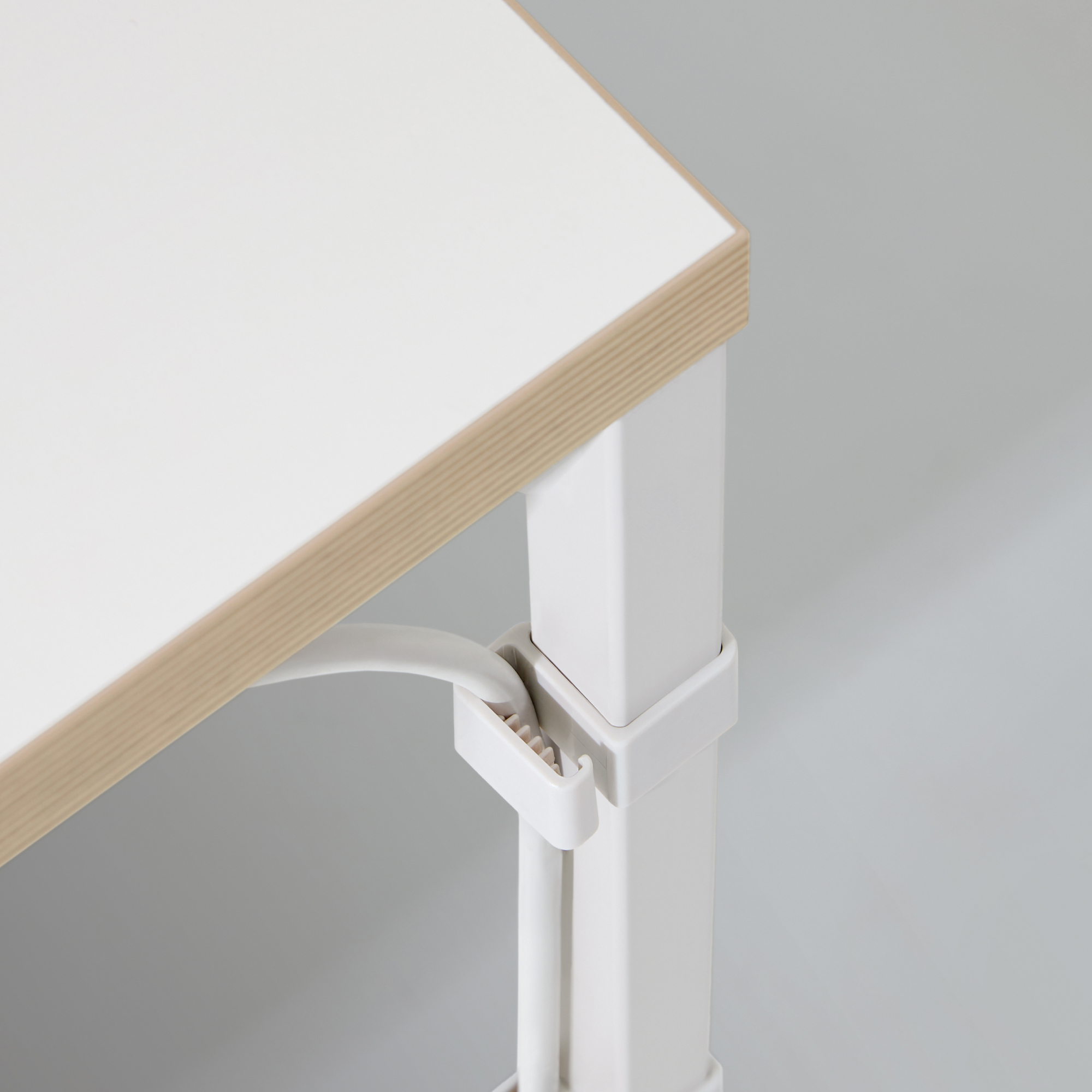 데스커-DESKS-액세서리-케이블홀더(2ea)-1